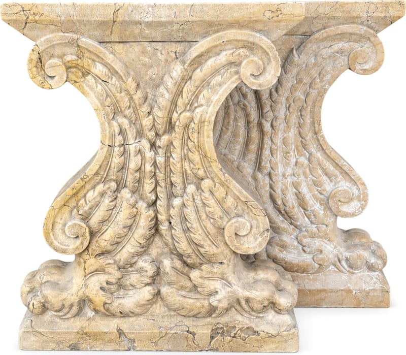 Capitello decorativo con foglie d'acanto — Marmo beige scolpito, finitura levigata