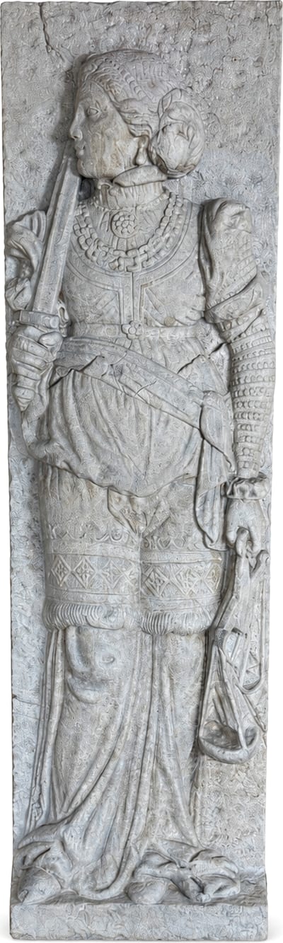 Rilievo in marmo con figura armata — Marmo grigio chiaro scolpito