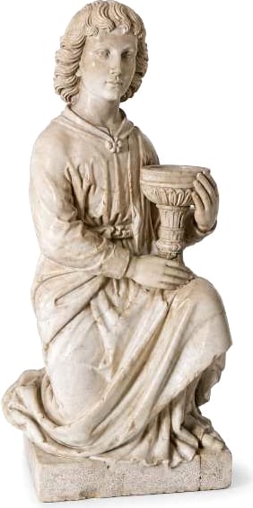 Statua femminile seduta con coppa — Marmo chiaro scolpito